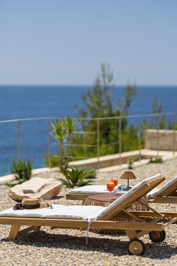 Sea-View 3-Bedroom Villa in Ivan Dolac for 6