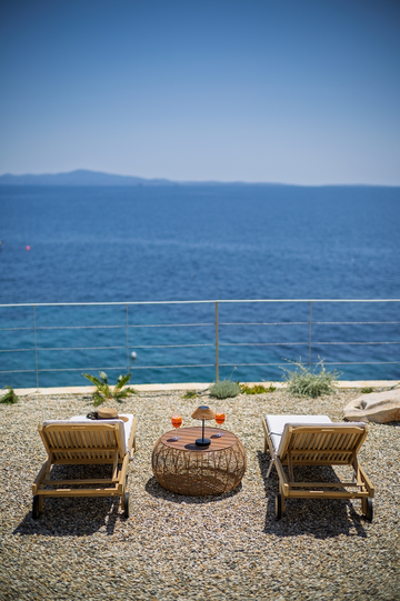 Sea-View 3-Bedroom Villa in Ivan Dolac for 6