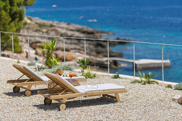 Sea-View 3-Bedroom Villa in Ivan Dolac for 6