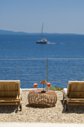 Sea-View 3-Bedroom Villa in Ivan Dolac for 6