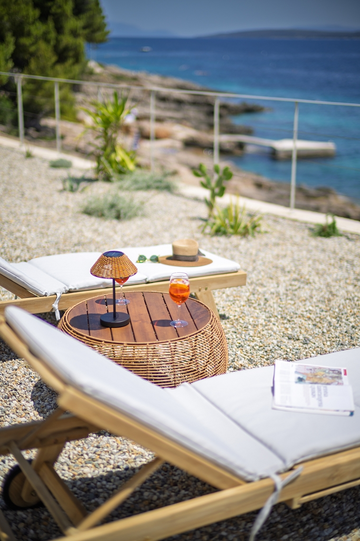 Sea-View 3-Bedroom Villa in Ivan Dolac for 6