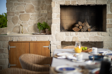 Sea-View 3-Bedroom Villa in Ivan Dolac for 6