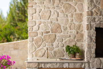 Sea-View 3-Bedroom Villa in Ivan Dolac for 6