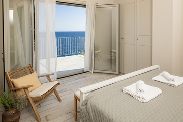 Sea-View 3-Bedroom Villa in Ivan Dolac for 6