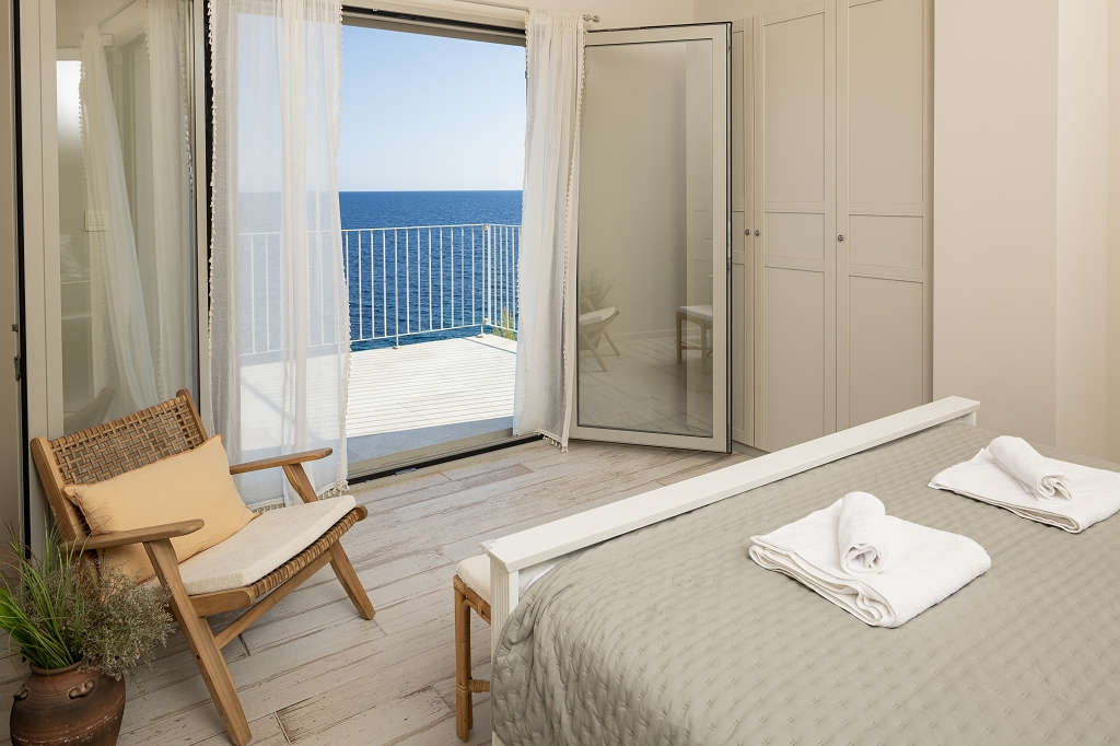 Sea-View 3-Bedroom Villa in Ivan Dolac for 6