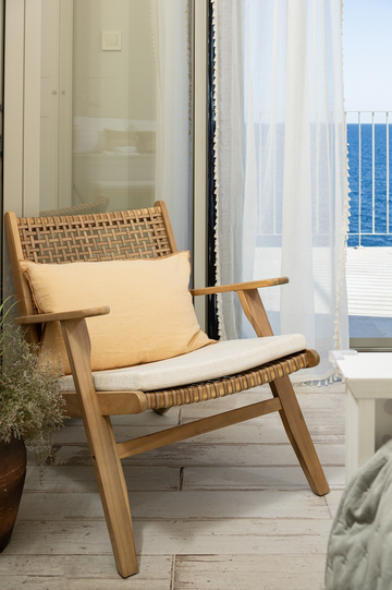 Sea-View 3-Bedroom Villa in Ivan Dolac for 6