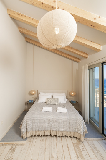 Sea-View 3-Bedroom Villa in Ivan Dolac for 6