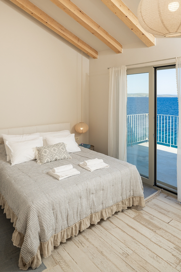 Sea-View 3-Bedroom Villa in Ivan Dolac for 6