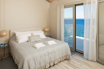 Sea-View 3-Bedroom Villa in Ivan Dolac for 6