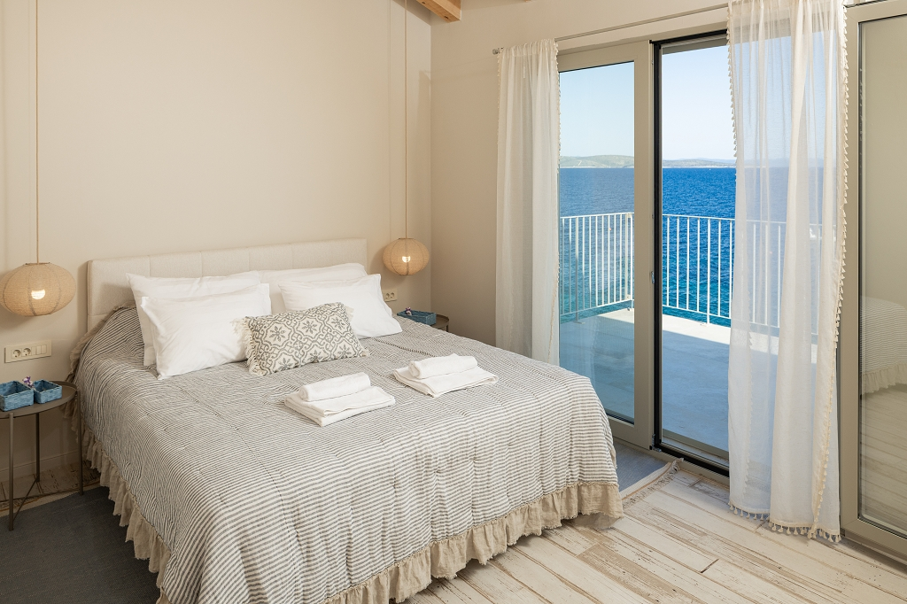 Sea-View 3-Bedroom Villa in Ivan Dolac for 6