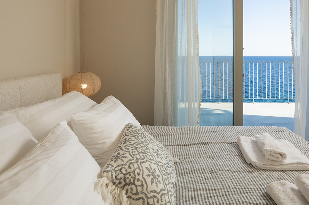 Sea-View 3-Bedroom Villa in Ivan Dolac for 6