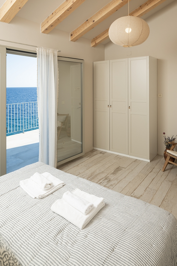 Sea-View 3-Bedroom Villa in Ivan Dolac for 6