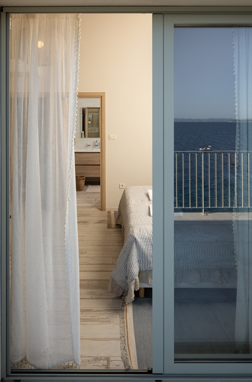 Sea-View 3-Bedroom Villa in Ivan Dolac for 6