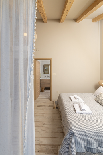 Sea-View 3-Bedroom Villa in Ivan Dolac for 6