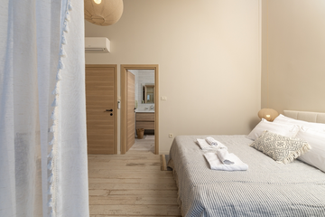 Sea-View 3-Bedroom Villa in Ivan Dolac for 6