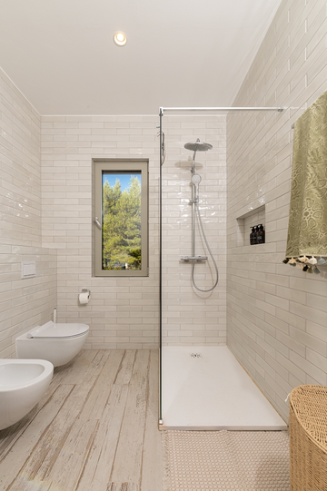 Sea-View 3-Bedroom Villa in Ivan Dolac for 6