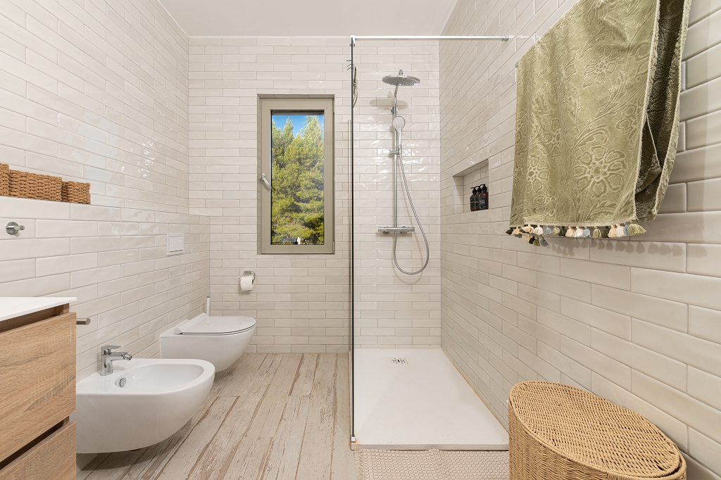 Sea-View 3-Bedroom Villa in Ivan Dolac for 6