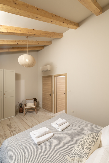 Sea-View 3-Bedroom Villa in Ivan Dolac for 6