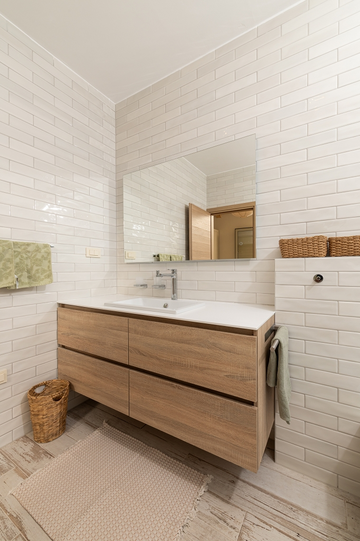 Sea-View 3-Bedroom Villa in Ivan Dolac for 6