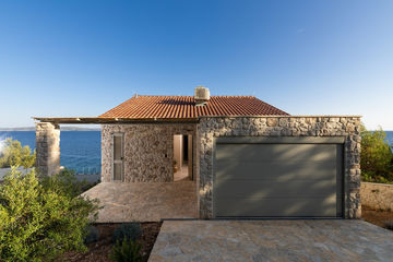 Sea-View 3-Bedroom Villa in Ivan Dolac for 6