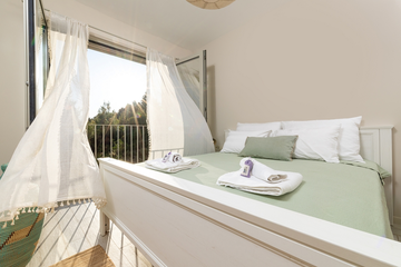 Sea-View 3-Bedroom Villa in Ivan Dolac for 6