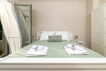 Sea-View 3-Bedroom Villa in Ivan Dolac for 6