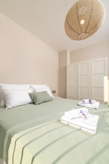 Sea-View 3-Bedroom Villa in Ivan Dolac for 6