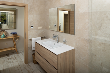 Sea-View 3-Bedroom Villa in Ivan Dolac for 6