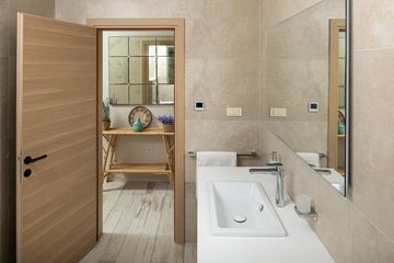 Sea-View 3-Bedroom Villa in Ivan Dolac for 6