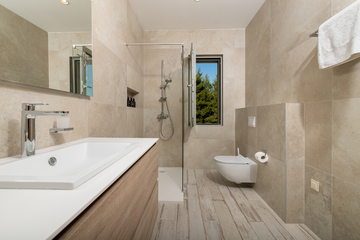 Sea-View 3-Bedroom Villa in Ivan Dolac for 6