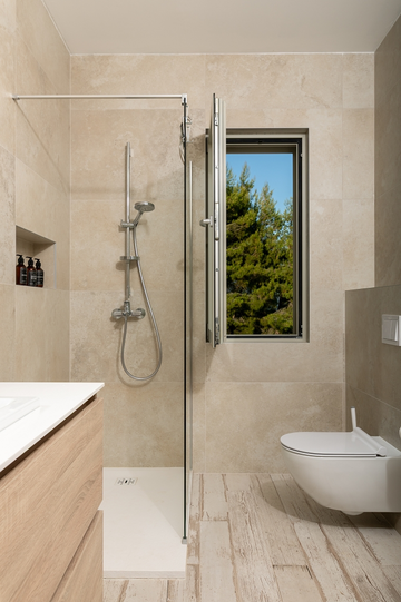 Sea-View 3-Bedroom Villa in Ivan Dolac for 6