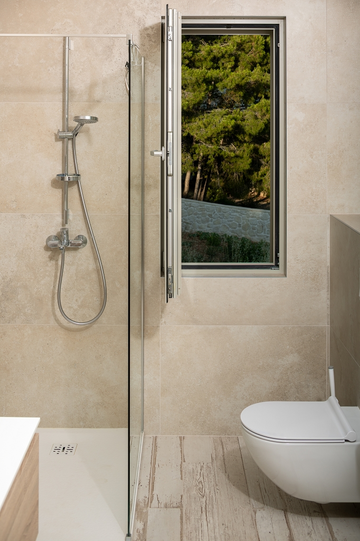 Sea-View 3-Bedroom Villa in Ivan Dolac for 6