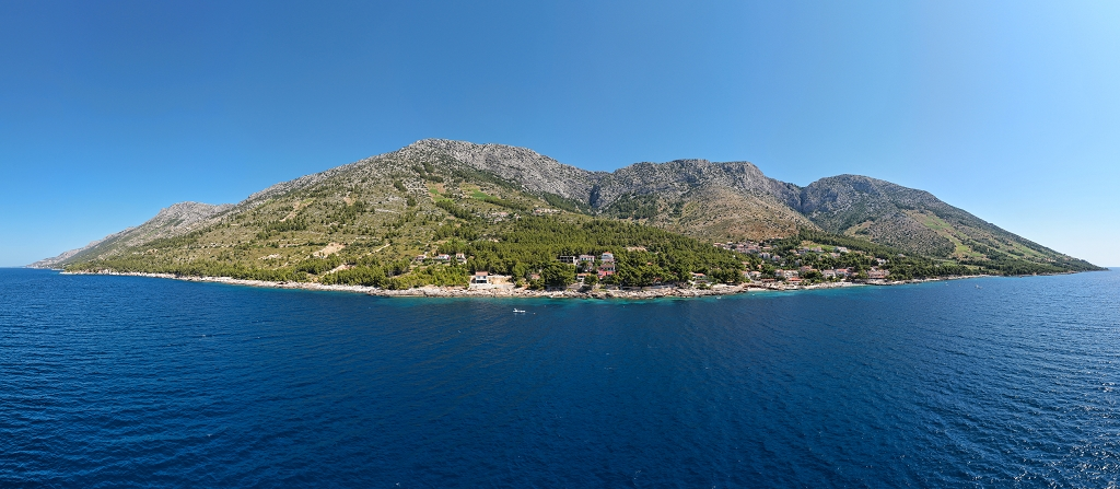 Sea-View 3-Bedroom Villa in Ivan Dolac for 6