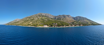 Sea-View 3-Bedroom Villa in Ivan Dolac for 6