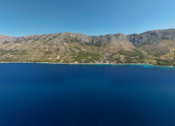 Sea-View 3-Bedroom Villa in Ivan Dolac for 6