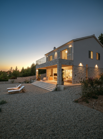 Sea-View 3-Bedroom Villa in Ivan Dolac for 6