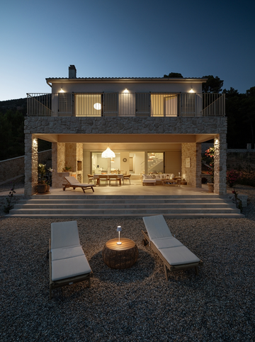 Sea-View 3-Bedroom Villa in Ivan Dolac for 6