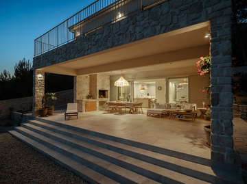 Sea-View 3-Bedroom Villa in Ivan Dolac for 6