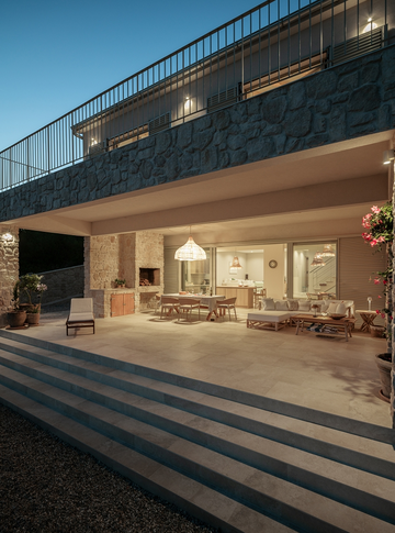 Sea-View 3-Bedroom Villa in Ivan Dolac for 6