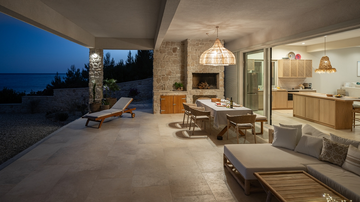 Sea-View 3-Bedroom Villa in Ivan Dolac for 6