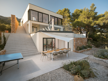 4-Bedroom Villa with Private Pool in Zavala, Croatia