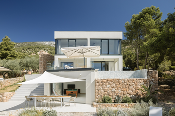 4-Bedroom Villa with Private Pool in Zavala, Croatia