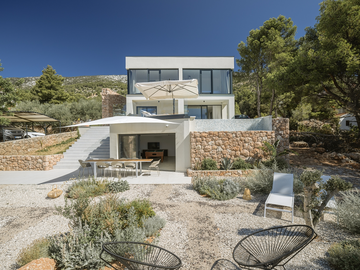 4-Bedroom Villa with Private Pool in Zavala, Croatia