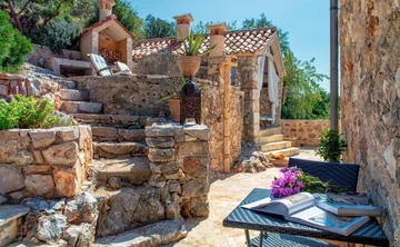Villa in Hvar for 6 Guests with Sea View