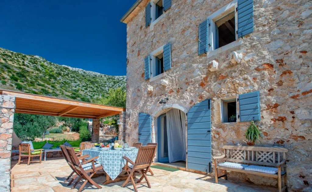 Villa in Hvar for 6 Guests with Sea View