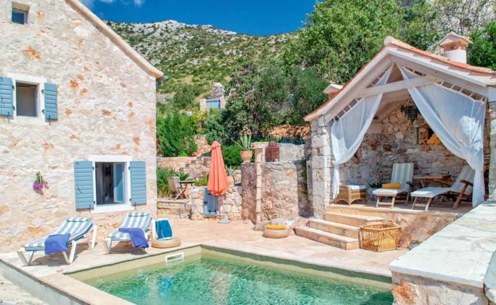 Villa in Hvar for 6 Guests with Sea View
