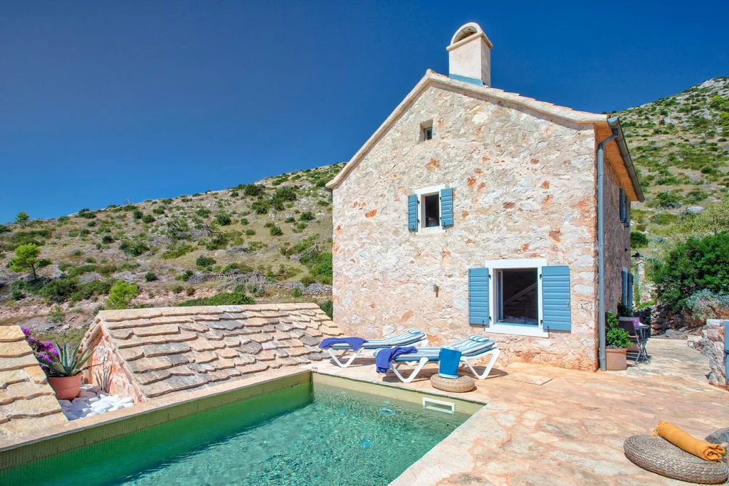 Villa in Hvar for 6 Guests with Sea View