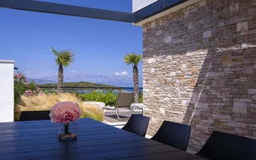 Jelsa Villa for 12 Guests with Pool & Hot Tubs