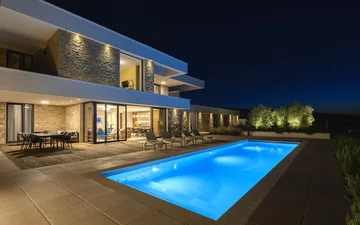 Jelsa Villa for 12 Guests with Pool & Hot Tubs