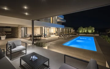 Jelsa Villa for 12 Guests with Pool & Hot Tubs